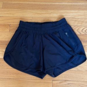 Lululemon mid rise 4” Tracker short